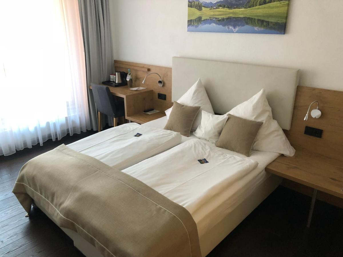 Hotel Zum Hirsch Wertingen المظهر الخارجي الصورة