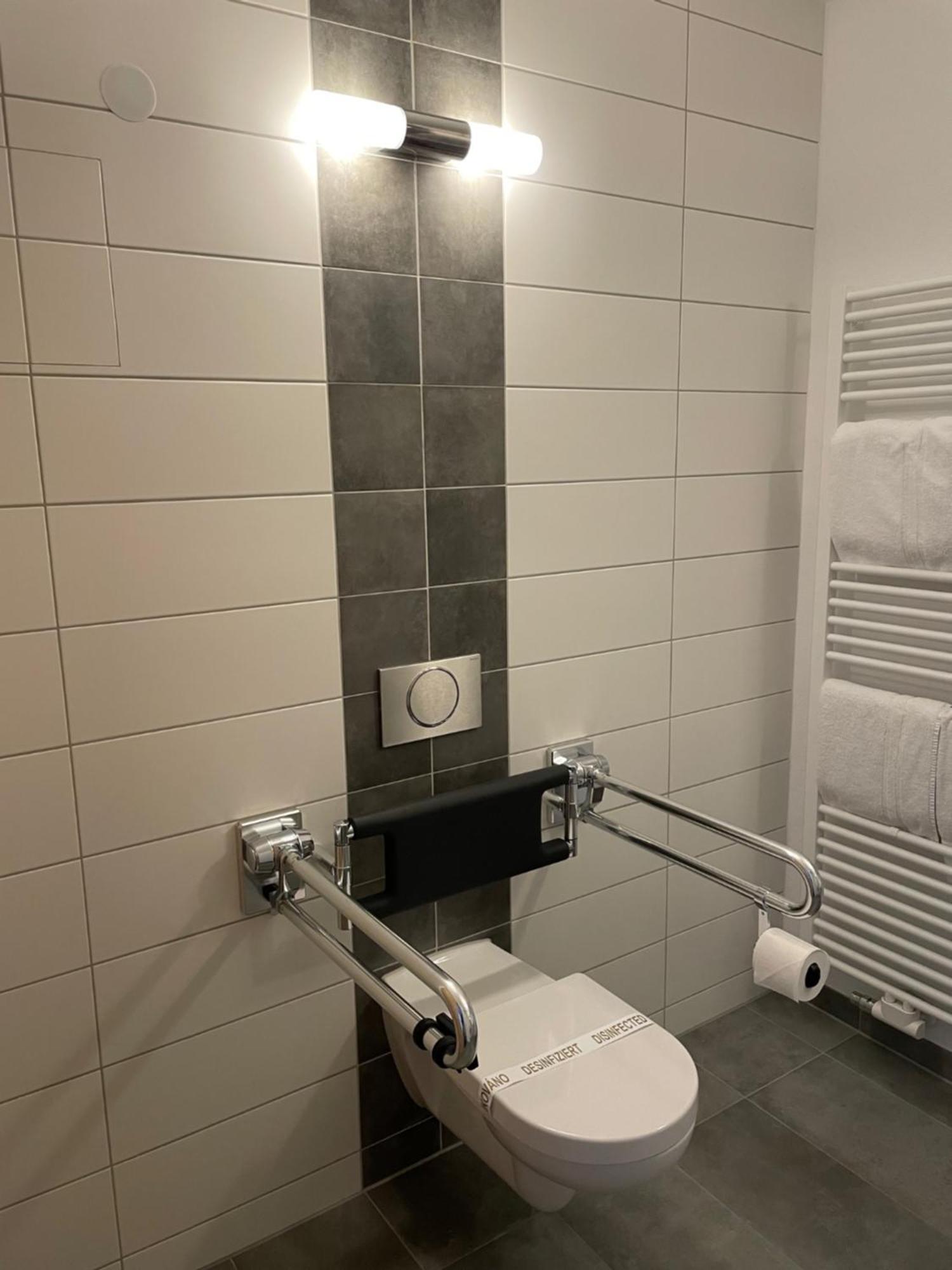 Hotel Zum Hirsch Wertingen الغرفة الصورة