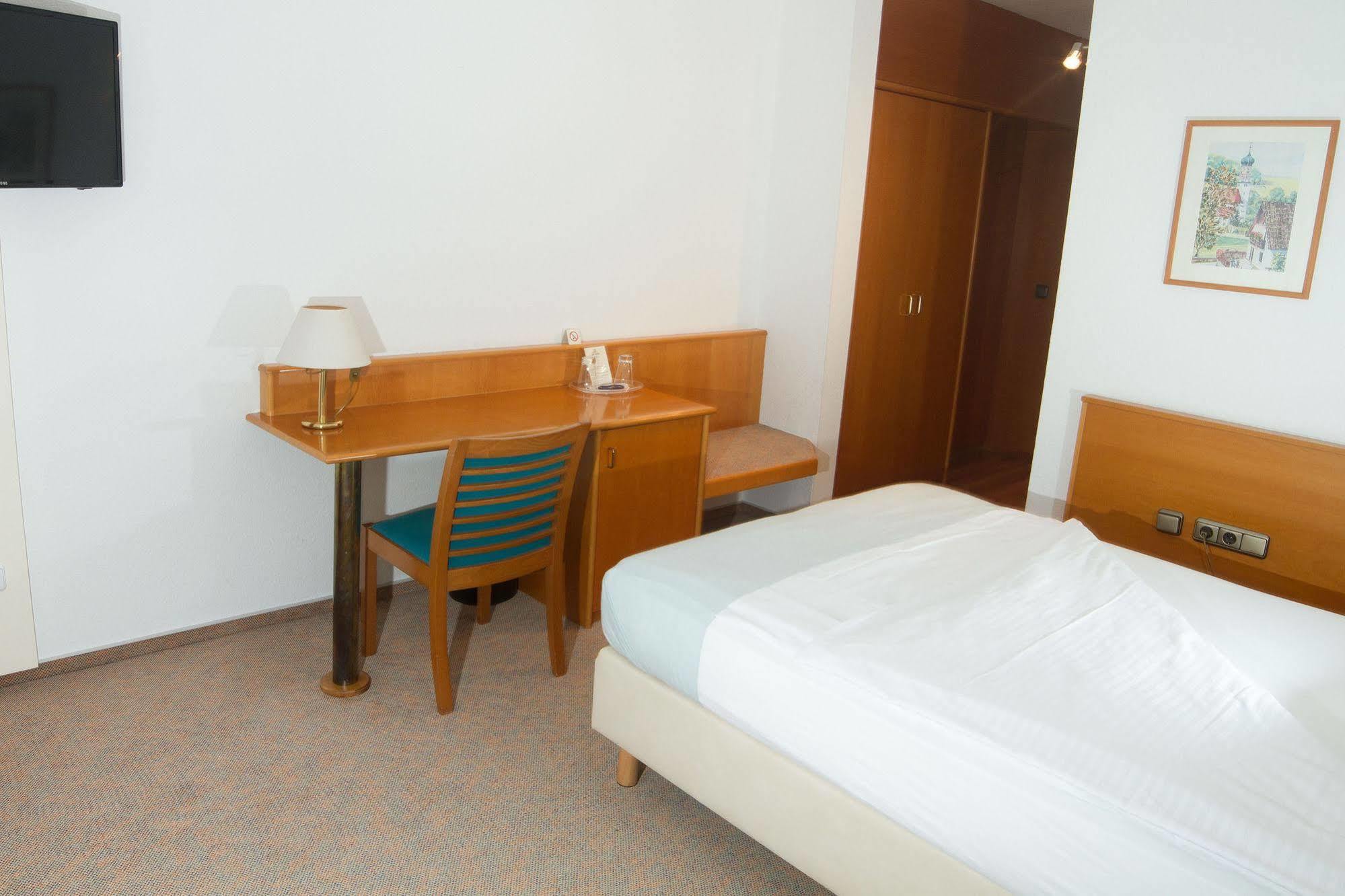 Hotel Zum Hirsch Wertingen المظهر الخارجي الصورة