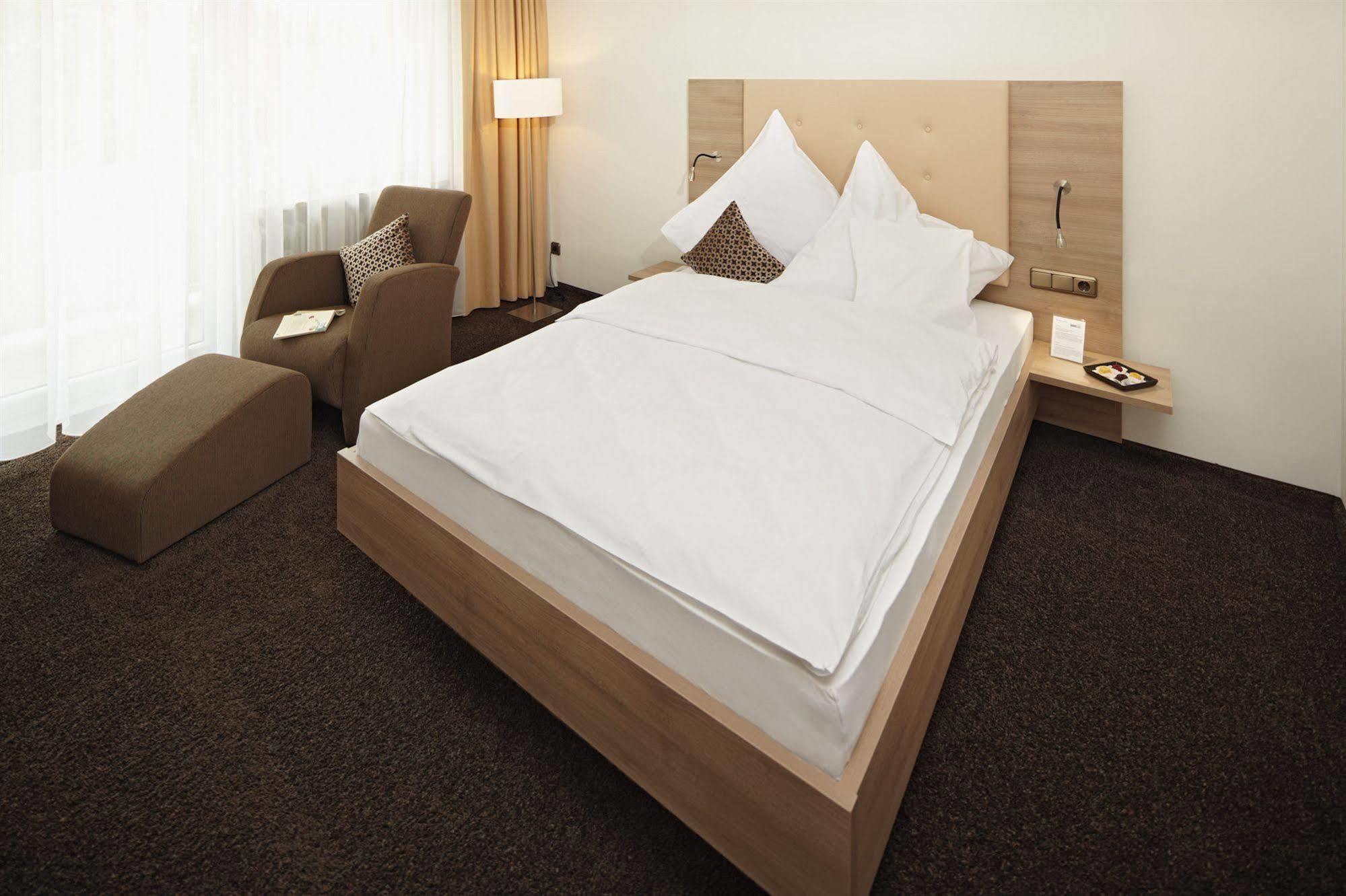 Hotel Zum Hirsch Wertingen المظهر الخارجي الصورة