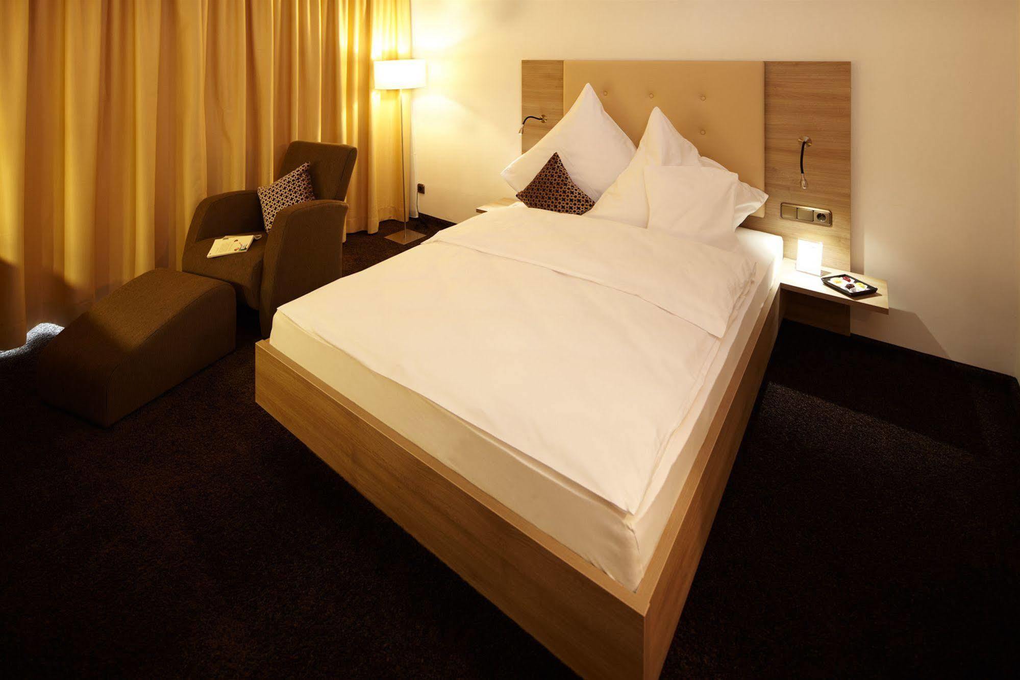 Hotel Zum Hirsch Wertingen المظهر الخارجي الصورة