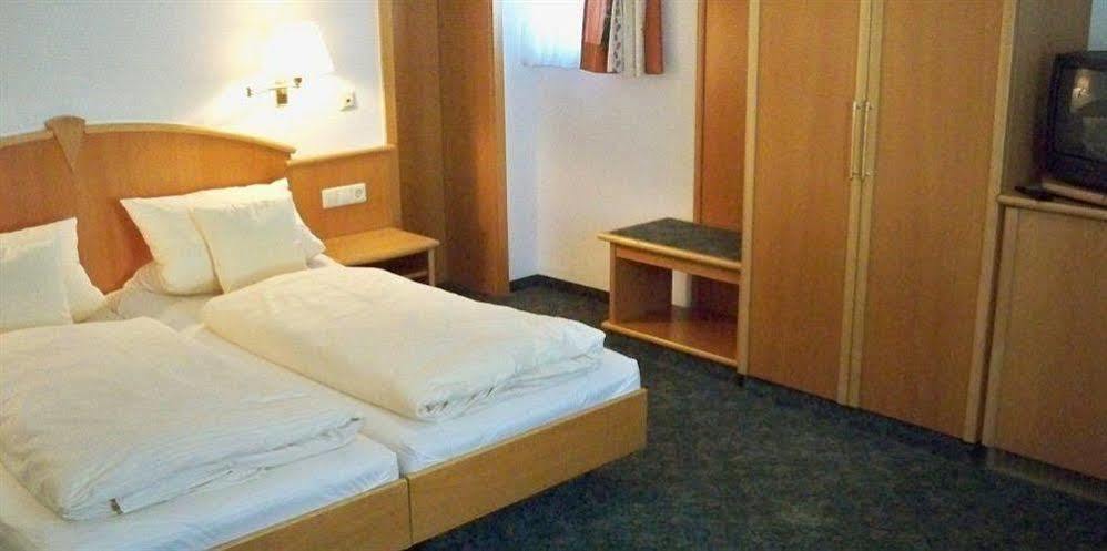 Hotel Zum Hirsch Wertingen المظهر الخارجي الصورة