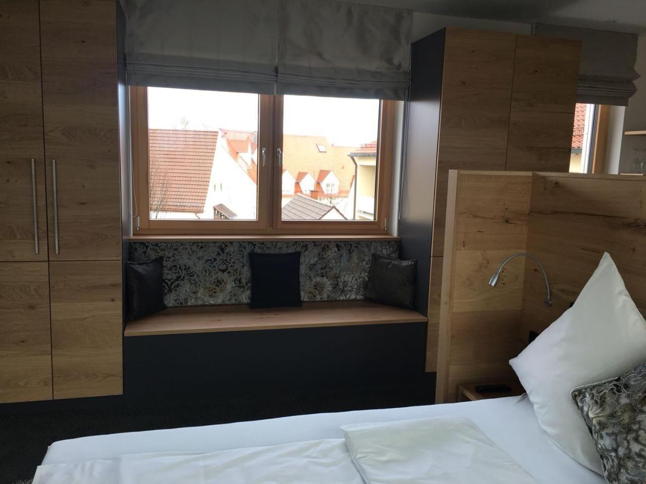 Hotel Zum Hirsch Wertingen المظهر الخارجي الصورة