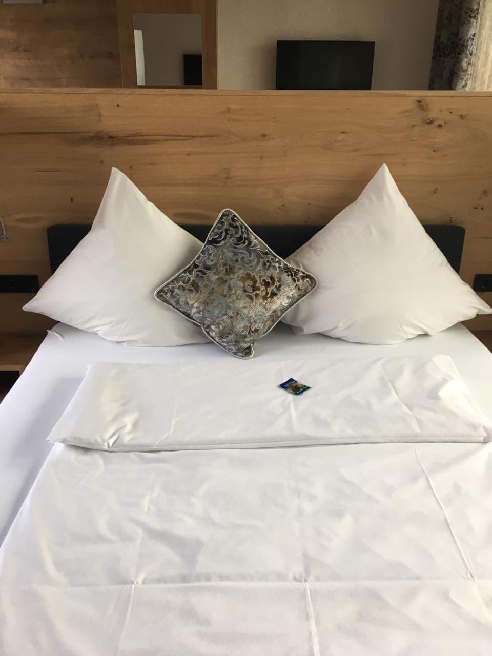 Hotel Zum Hirsch Wertingen المظهر الخارجي الصورة